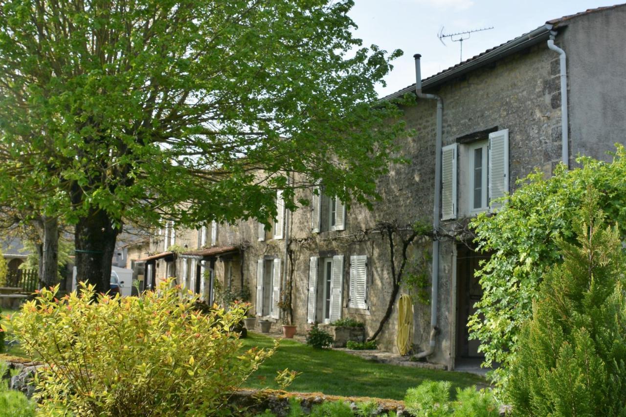 Bed and Breakfast Les Noyers Aulnay Aulnay  Exterior foto