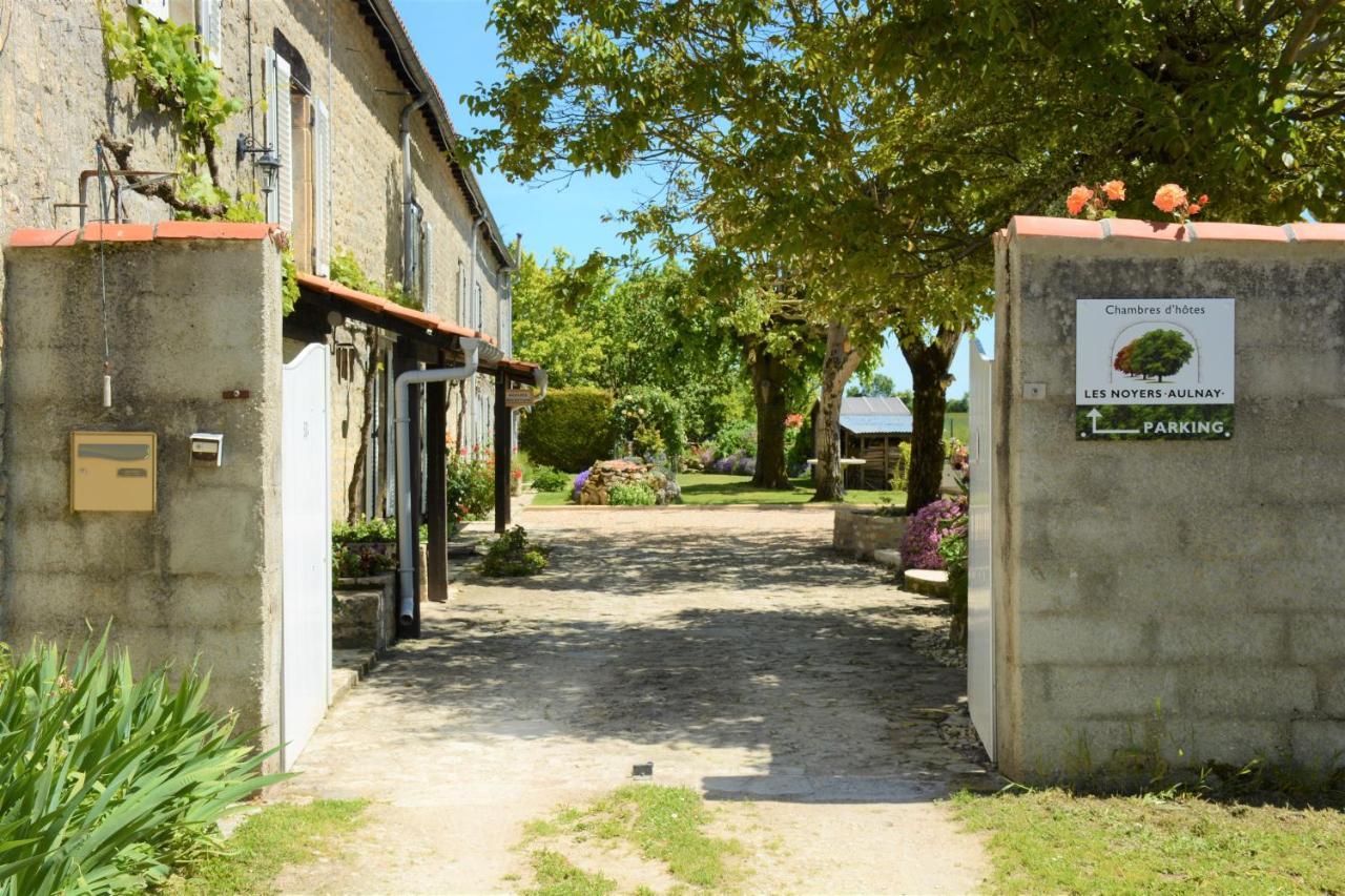 Bed and Breakfast Les Noyers Aulnay Aulnay  Exterior foto