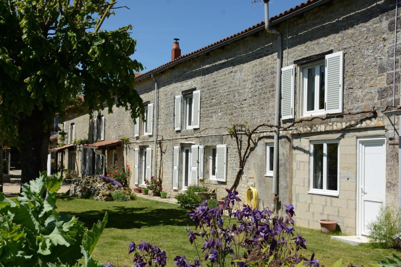 Bed and Breakfast Les Noyers Aulnay Aulnay  Exterior foto